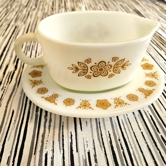 Vtg Corningwear Gravy Boat & Saucer in Golden Butterfly Design - Picture 1 of 1